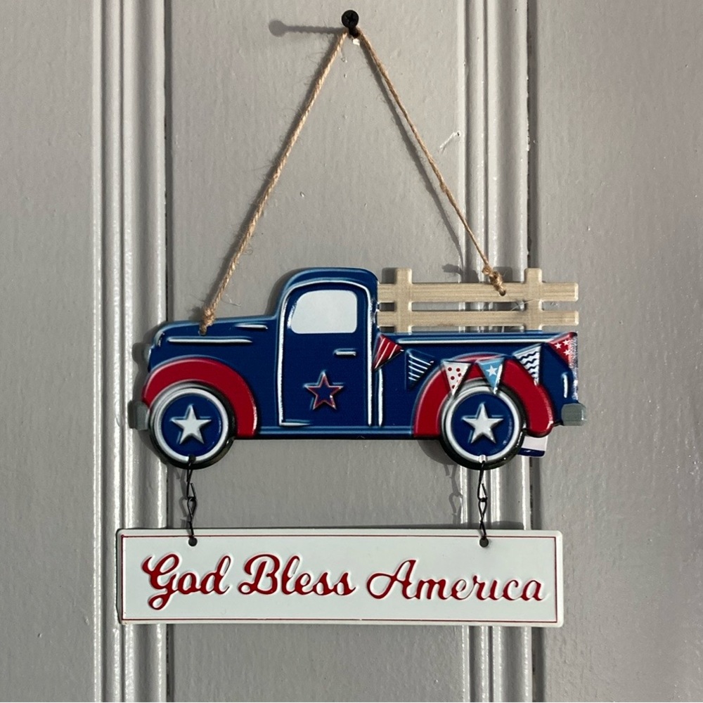 NWT- Blue Patriotic Farmtruck 🇺🇸- God Bless America- Metal Hanging Decor Sign
